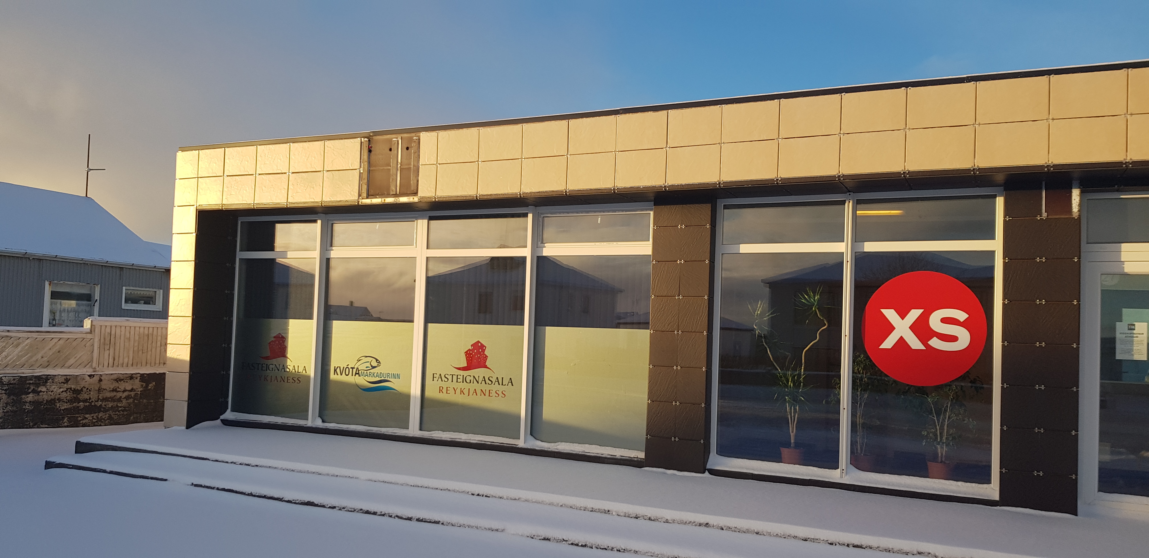 Grindavík - Glæsileg 150 m² skrifstofa á besta stað í bænum.